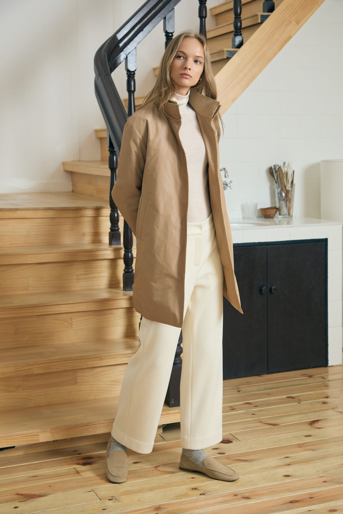 [캐리스노트] 하이넥 니트카라 구스다운 점퍼 베이지