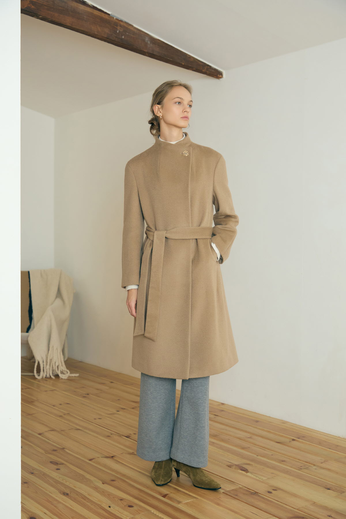 [캐리스노트] 반하이넥 벨티드 롱코트 베이지