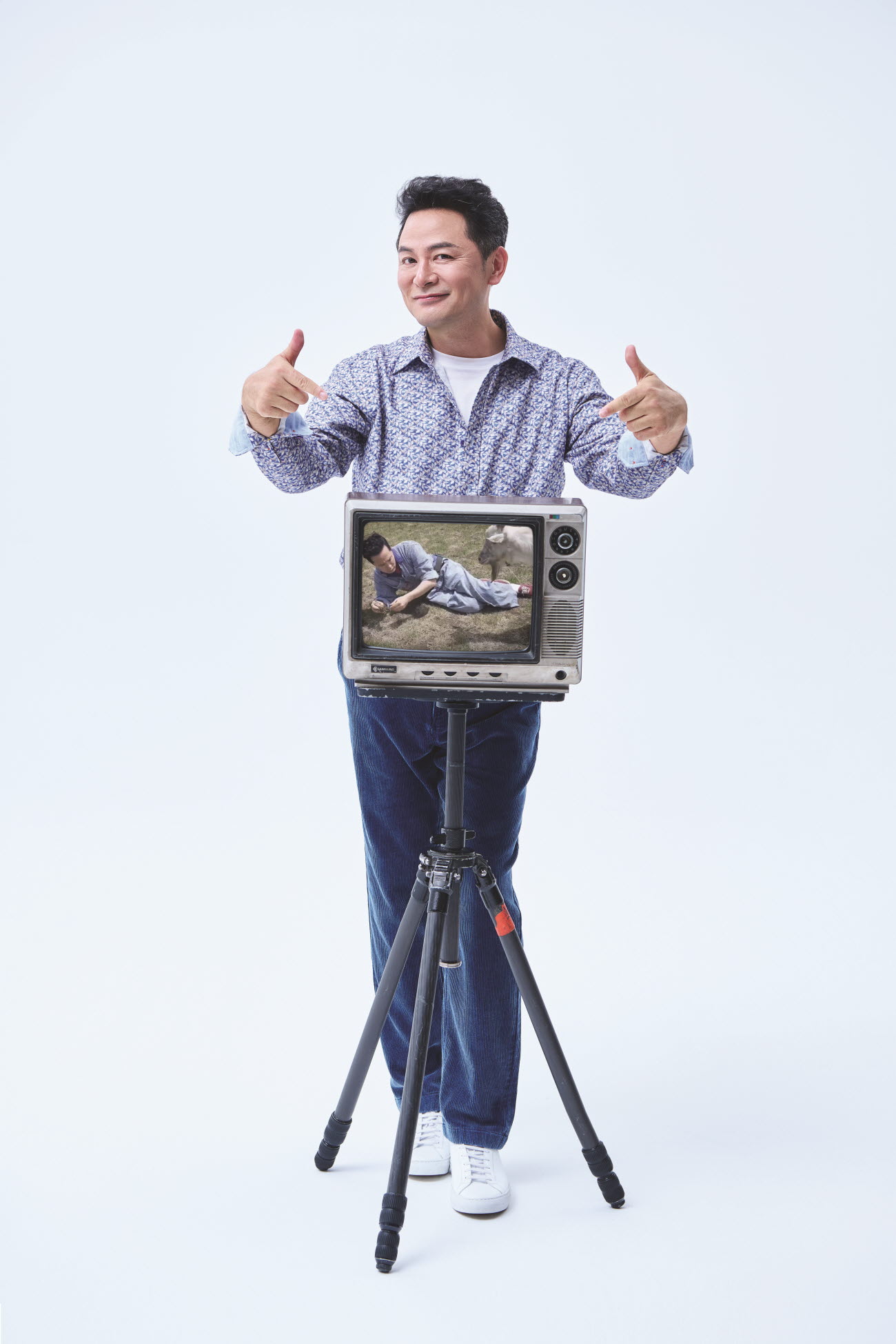 [공식몰] 블루 워싱 코듀로이 밴딩 팬츠 블루