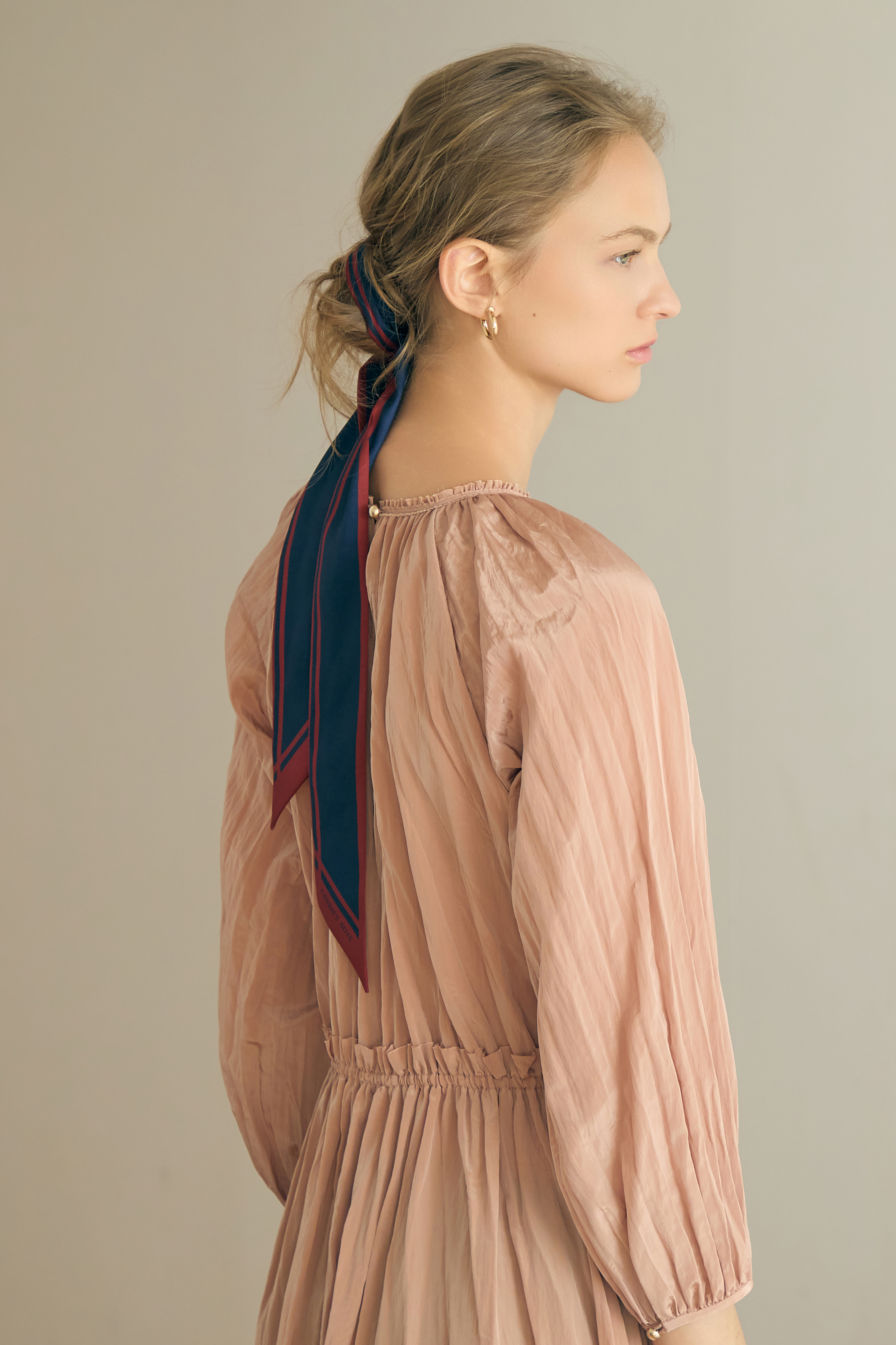 [캐리스노트] 플리츠 주름 롱 원피스 베이지