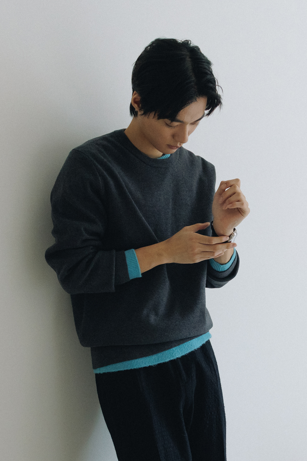 스탠다드 밀라노 라운드 풀오버 그레이