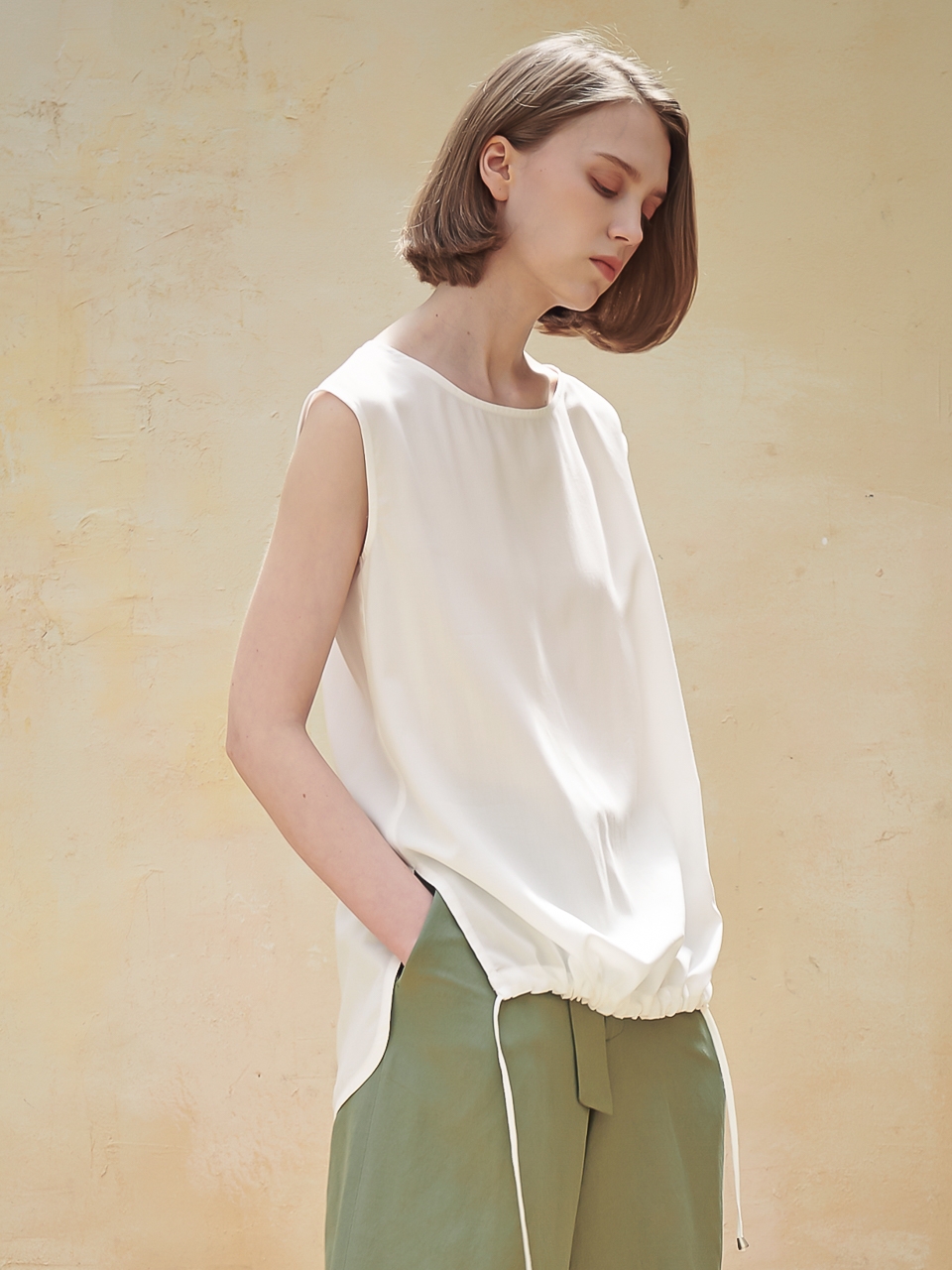 Strap Detail Sleeveless Blouse_Ivory