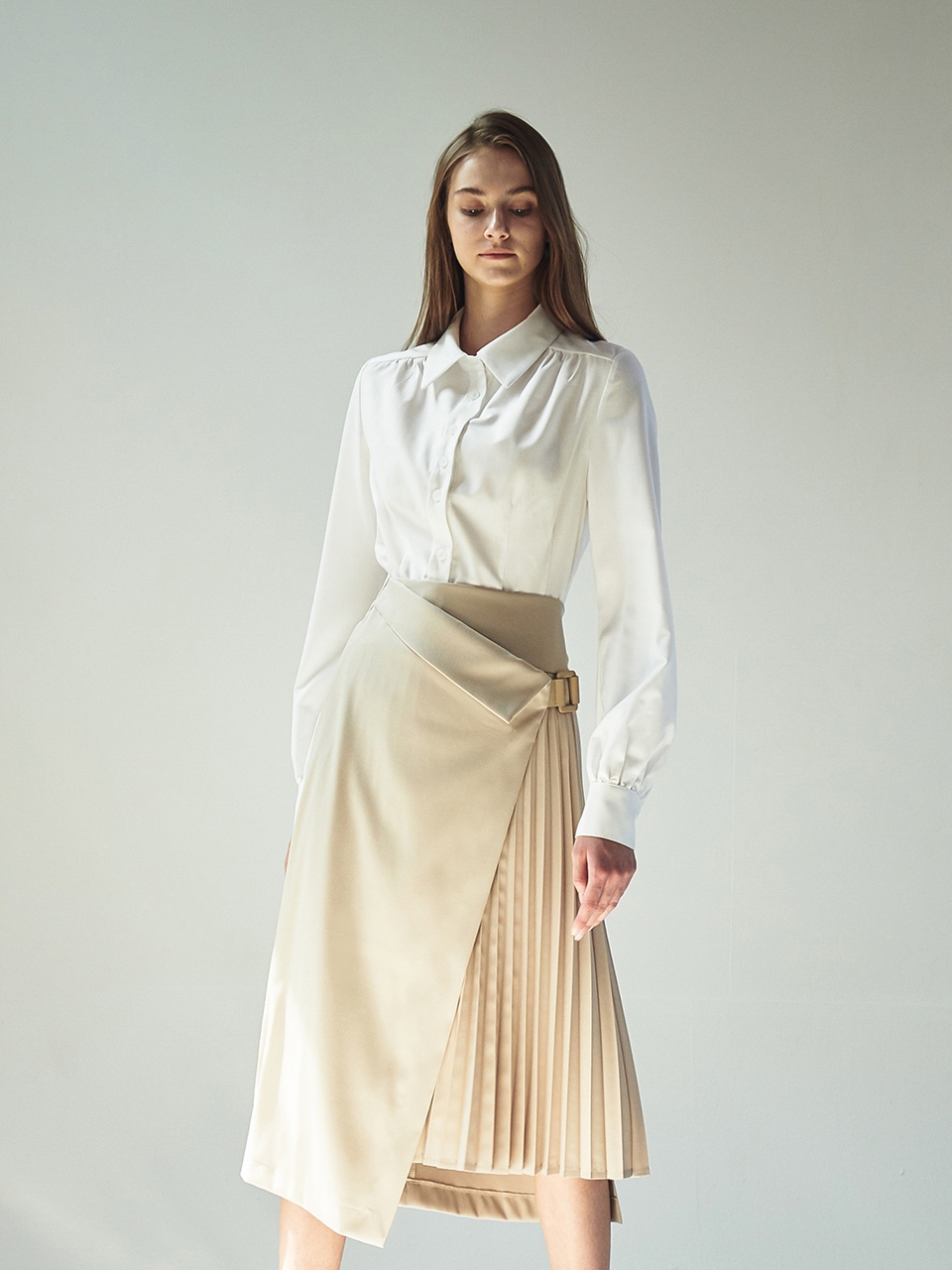 HALF PLEATED WRAP SKIRT_BEIGE