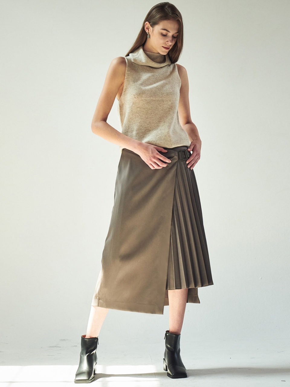 HALF PLEATED WRAP SKIRT_BEIGE