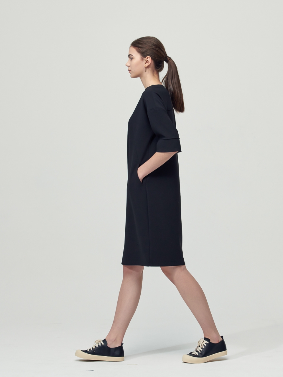 Round Neck Edge Dress_Black