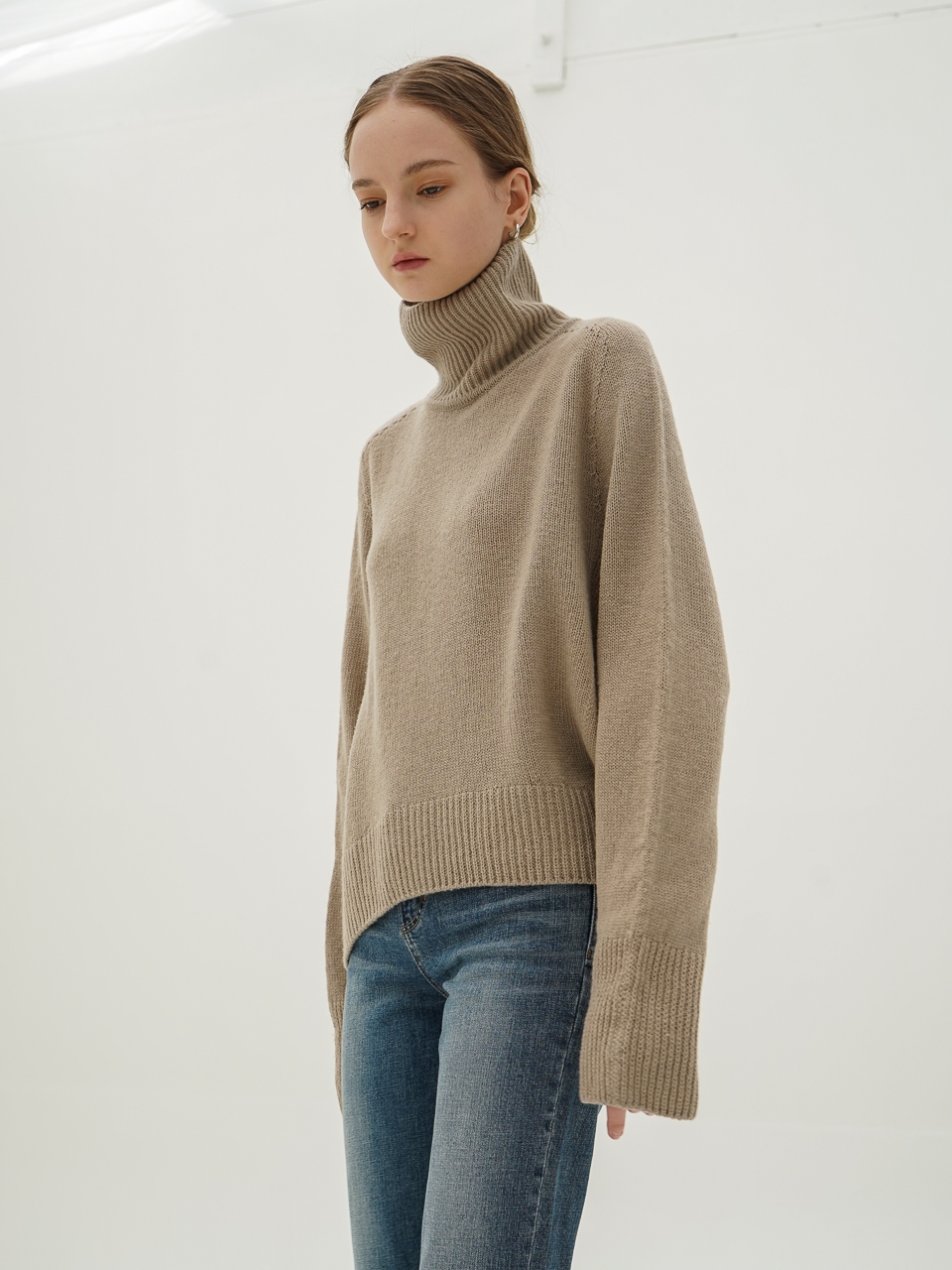 Back Button Roll-neck Knit_Beige