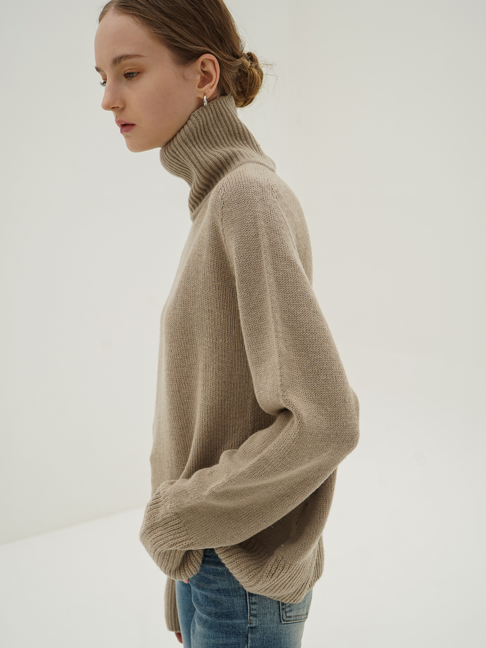 Back Button Roll-neck Knit_Beige