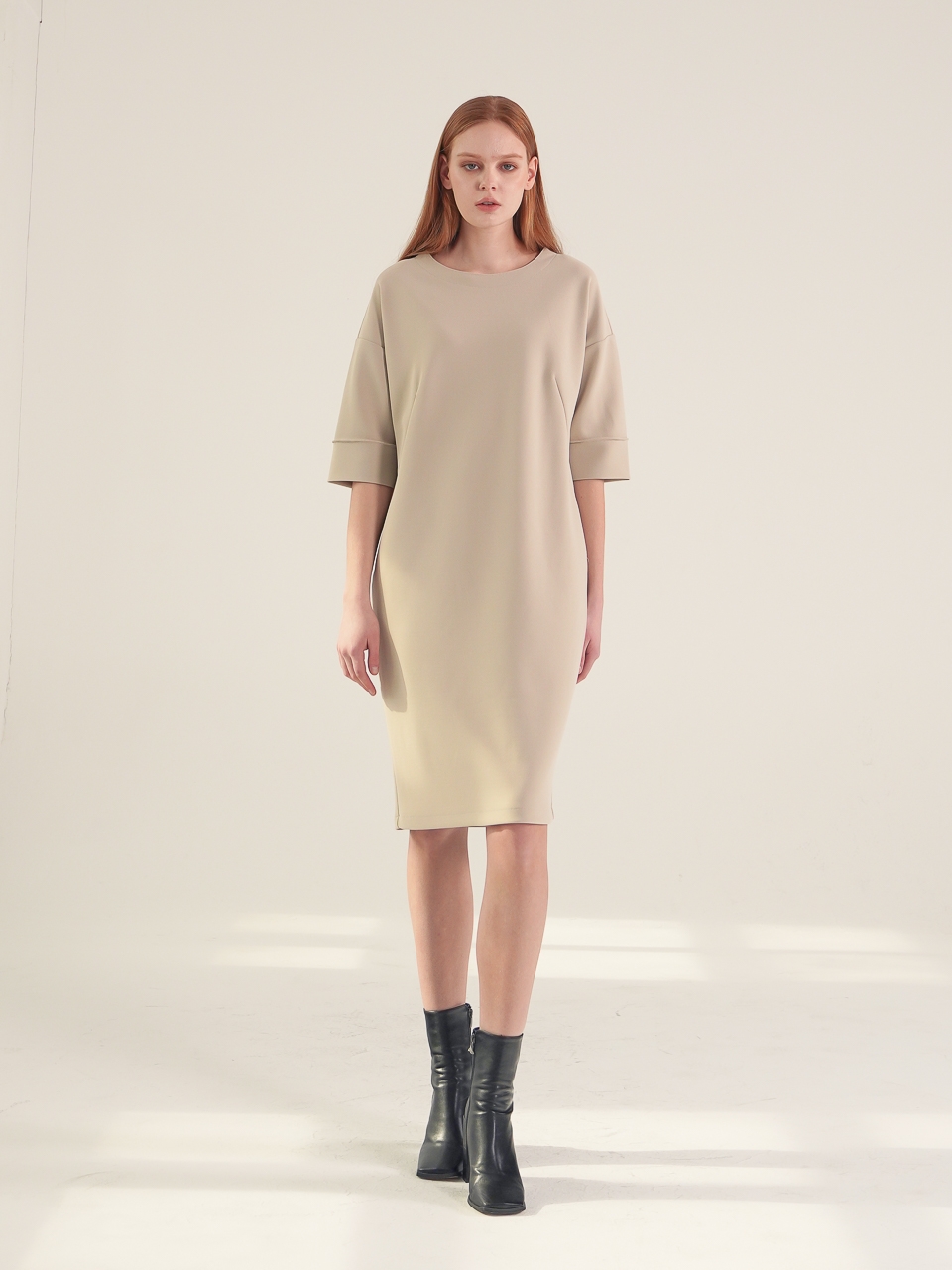 Round Neck Edge Dress_Beige