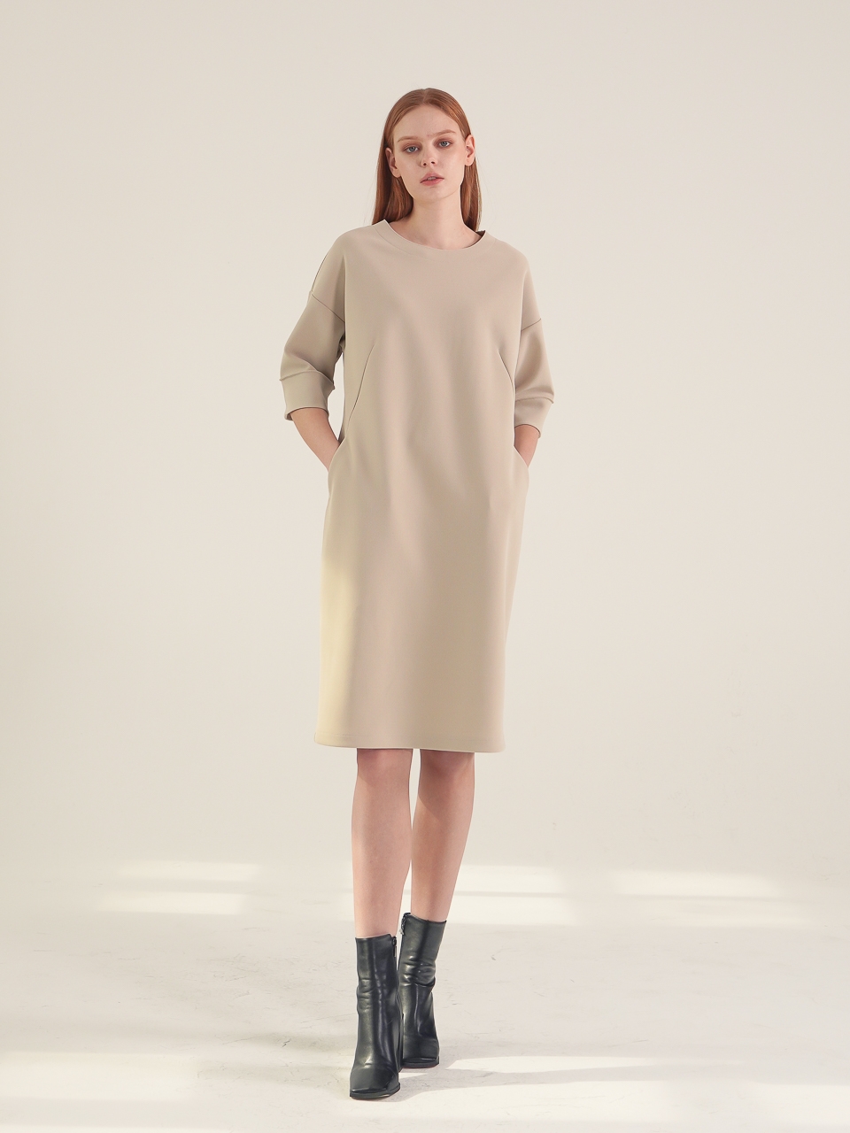 Round Neck Edge Dress_Beige