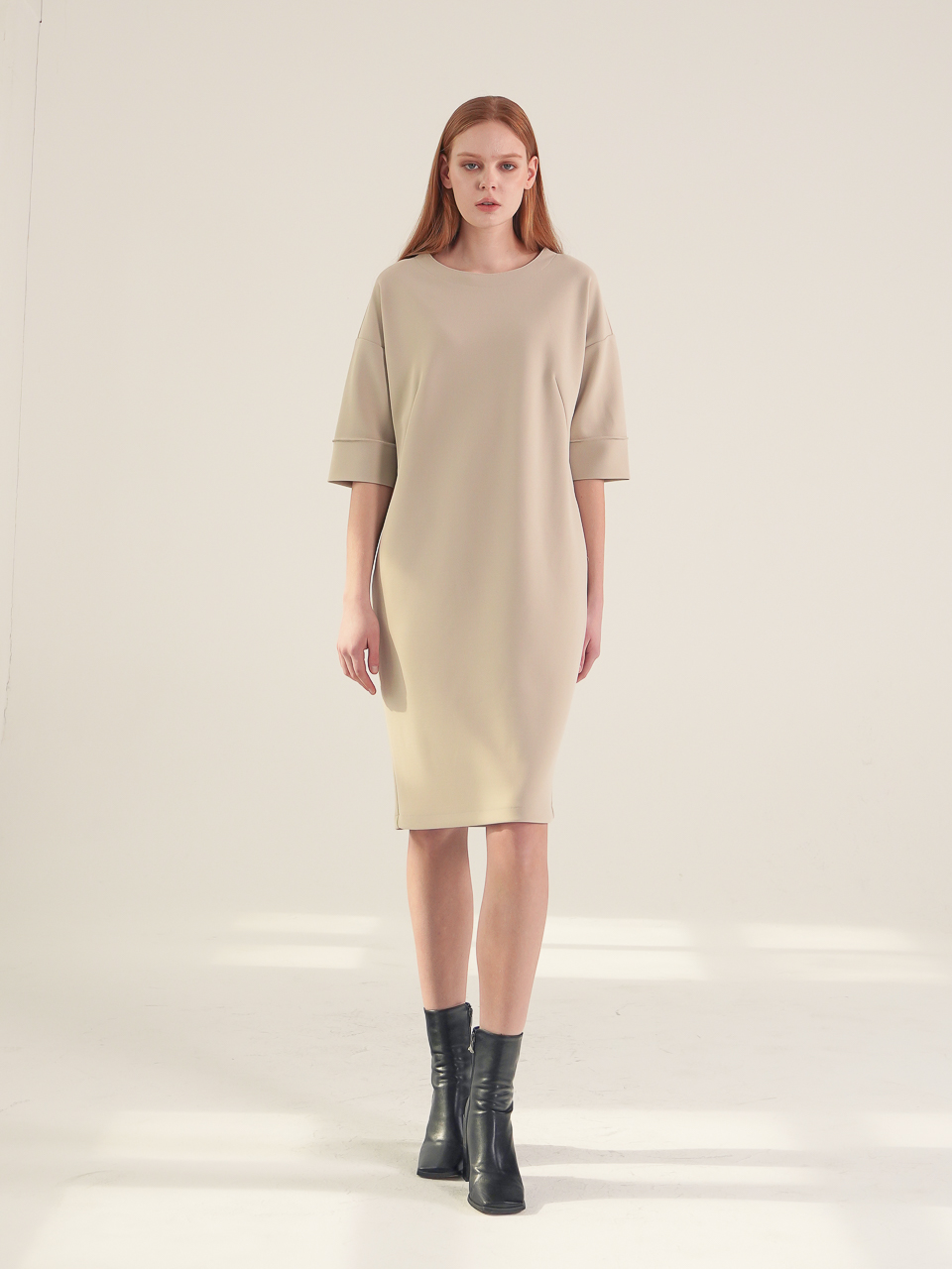 Round Neck Edge Dress_Beige