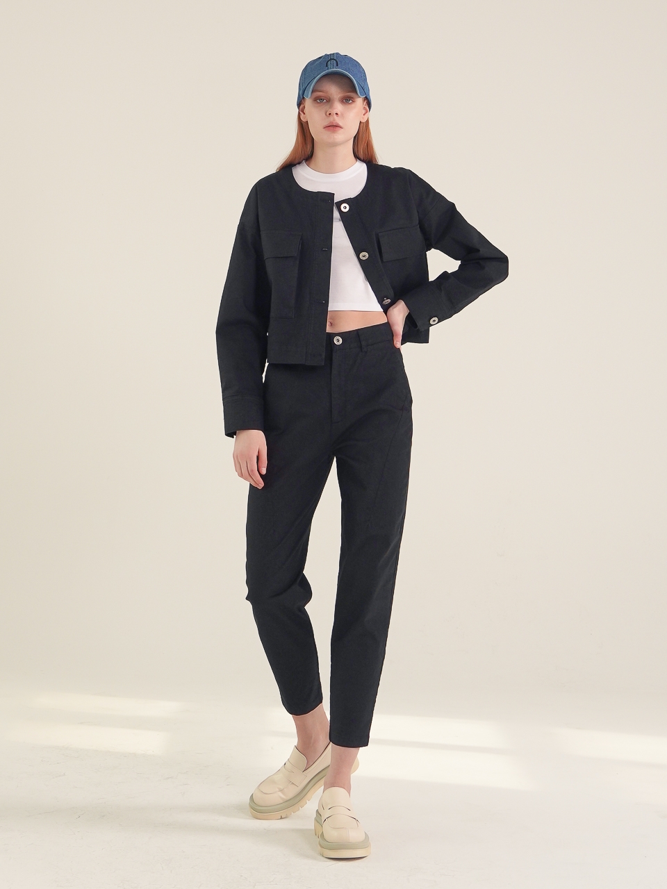 Round Neck Cropped Jacket_Black