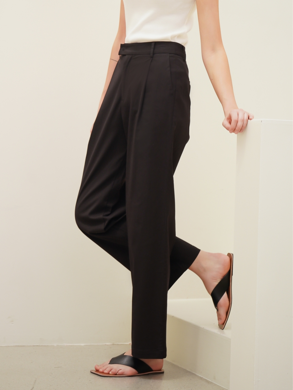 Pintuck Semi-Wide Slacks_Black