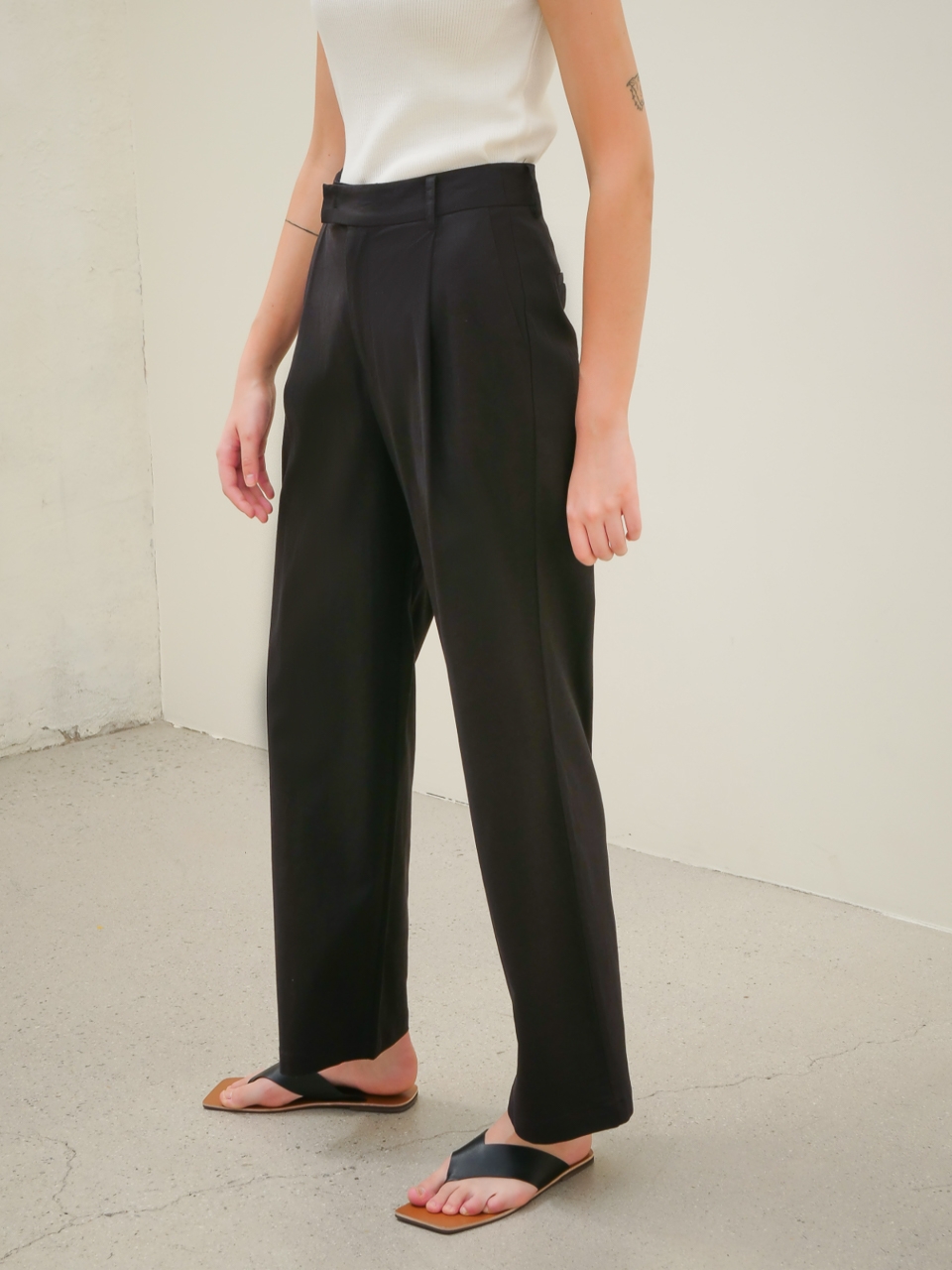 Pintuck Semi-Wide Slacks_Black