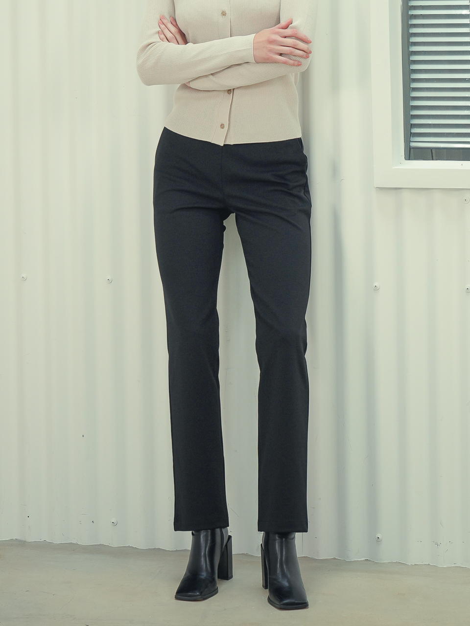 Bending Straight Pants _Black