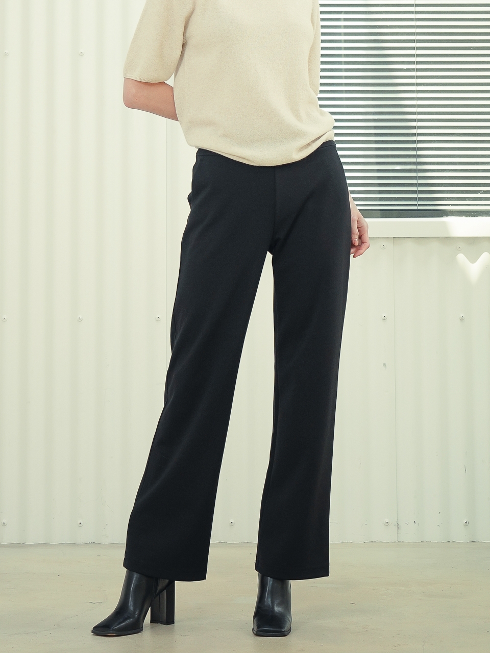 Bending Semi Wide Pants _Black