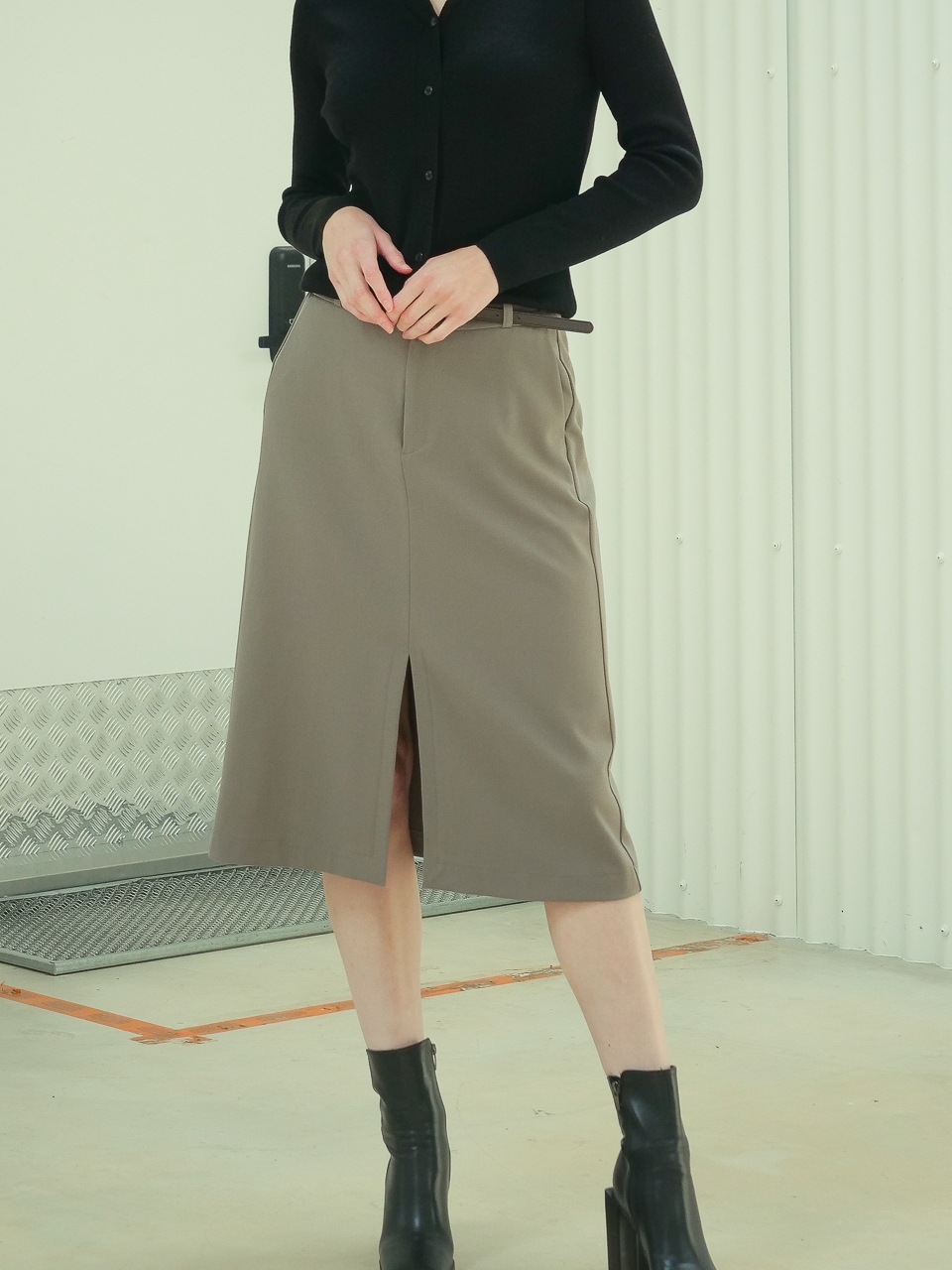 Front Slit Detail Skirt _KH.Brown