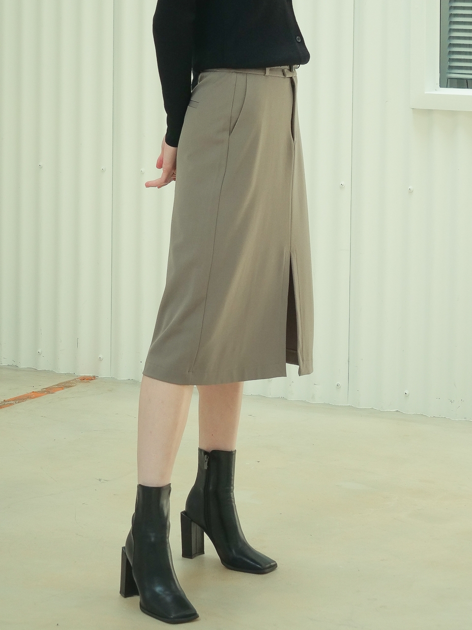 Front Slit Detail Skirt _KH.Brown