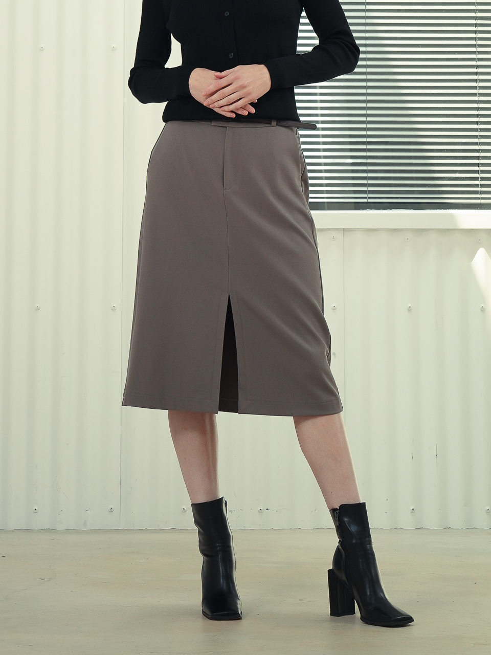 Front Slit Detail Skirt _KH.Brown