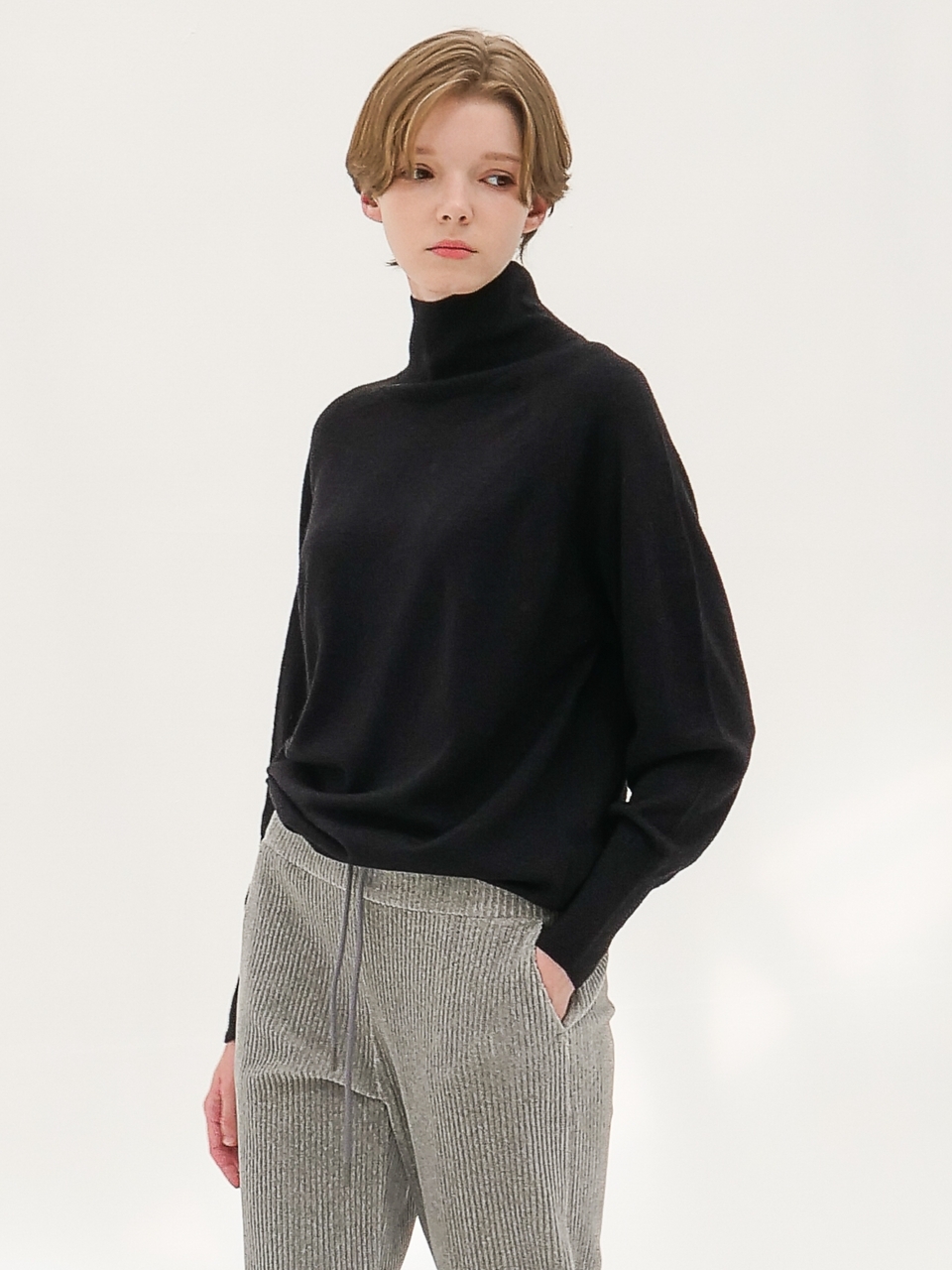 Silk Blended Turtle-neck Wool Knit _Black