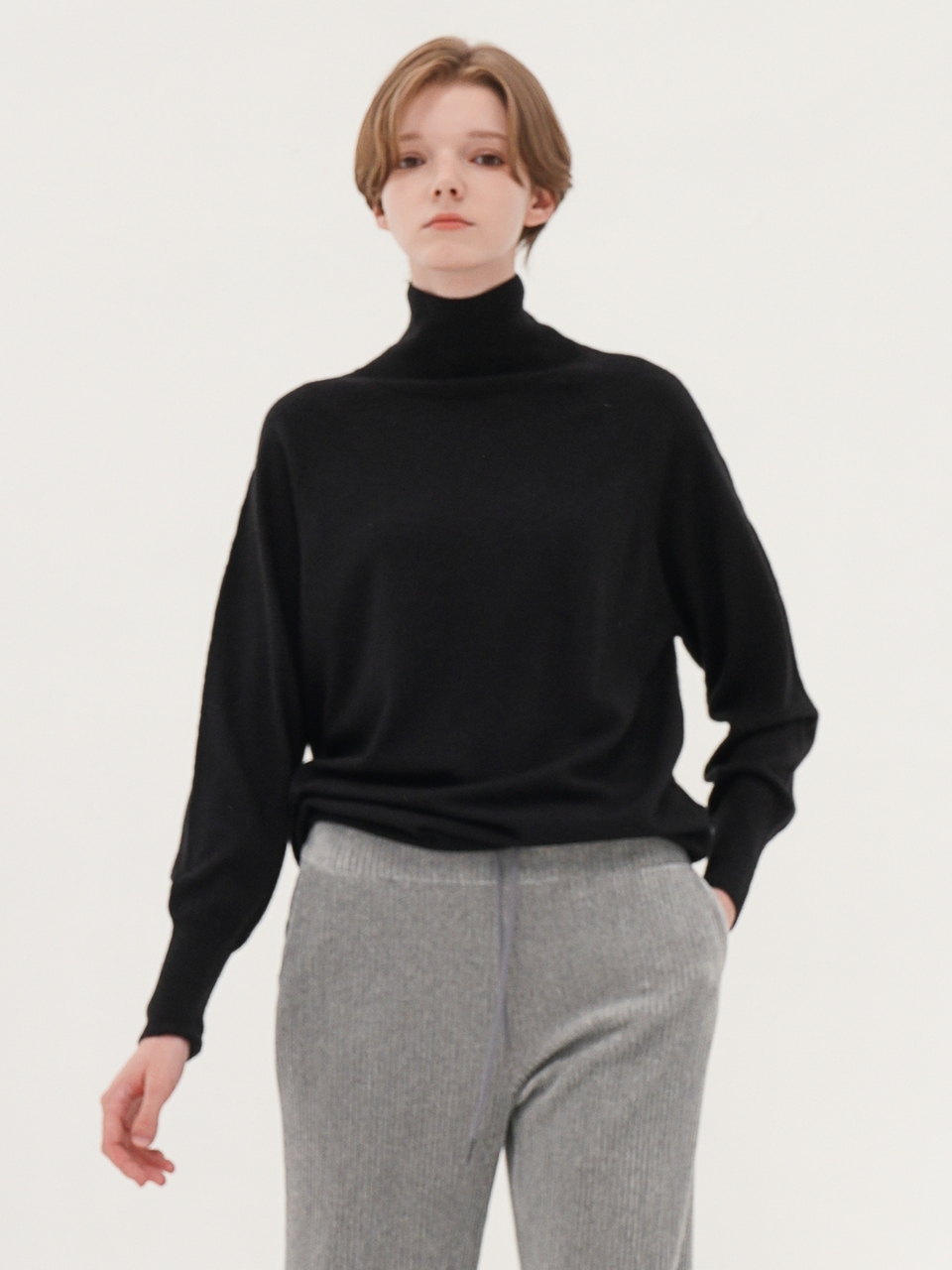 Silk Blended Turtle-neck Wool Knit _Black