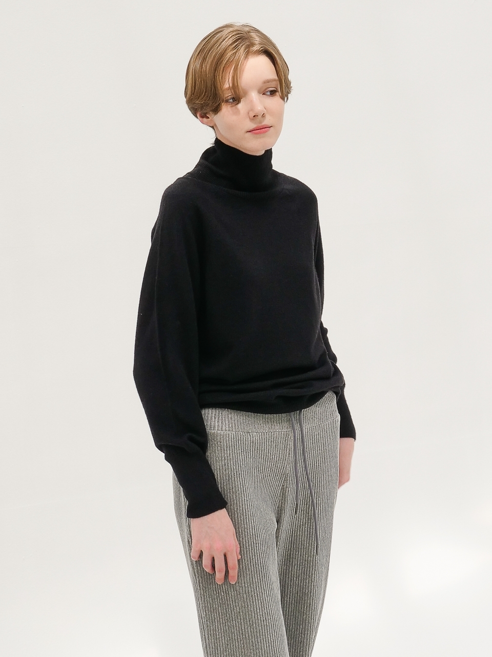 Silk Blended Turtle-neck Wool Knit _Black