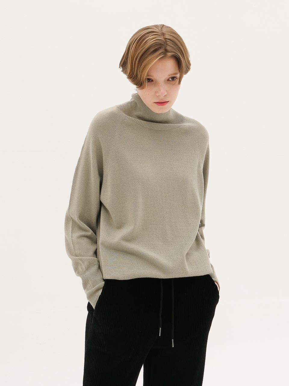 Silk Blended Turtle-neck Wool Knit _Black