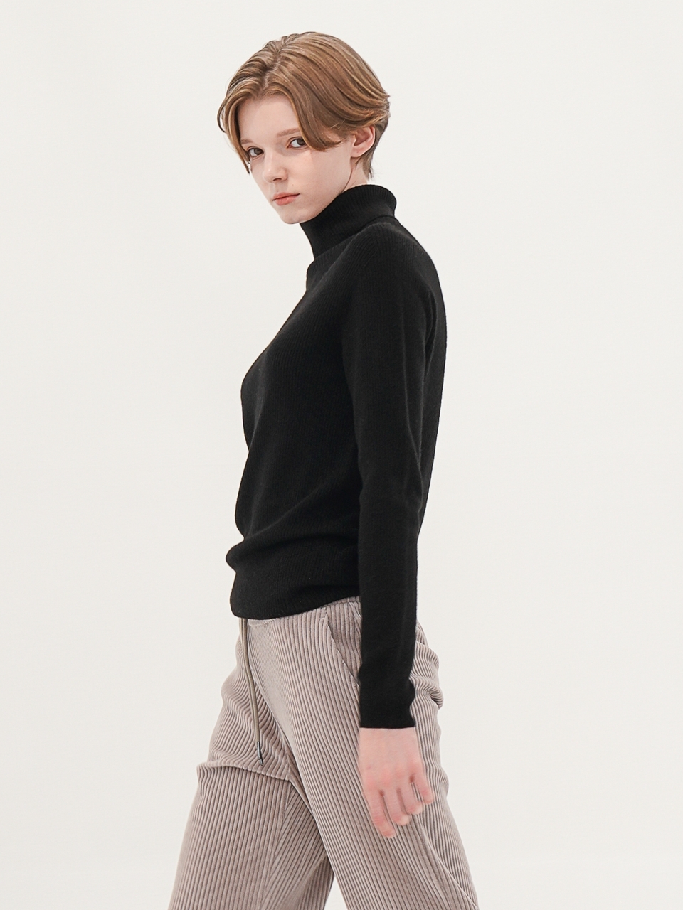 Ribbed Turtle-neck Knit _Black