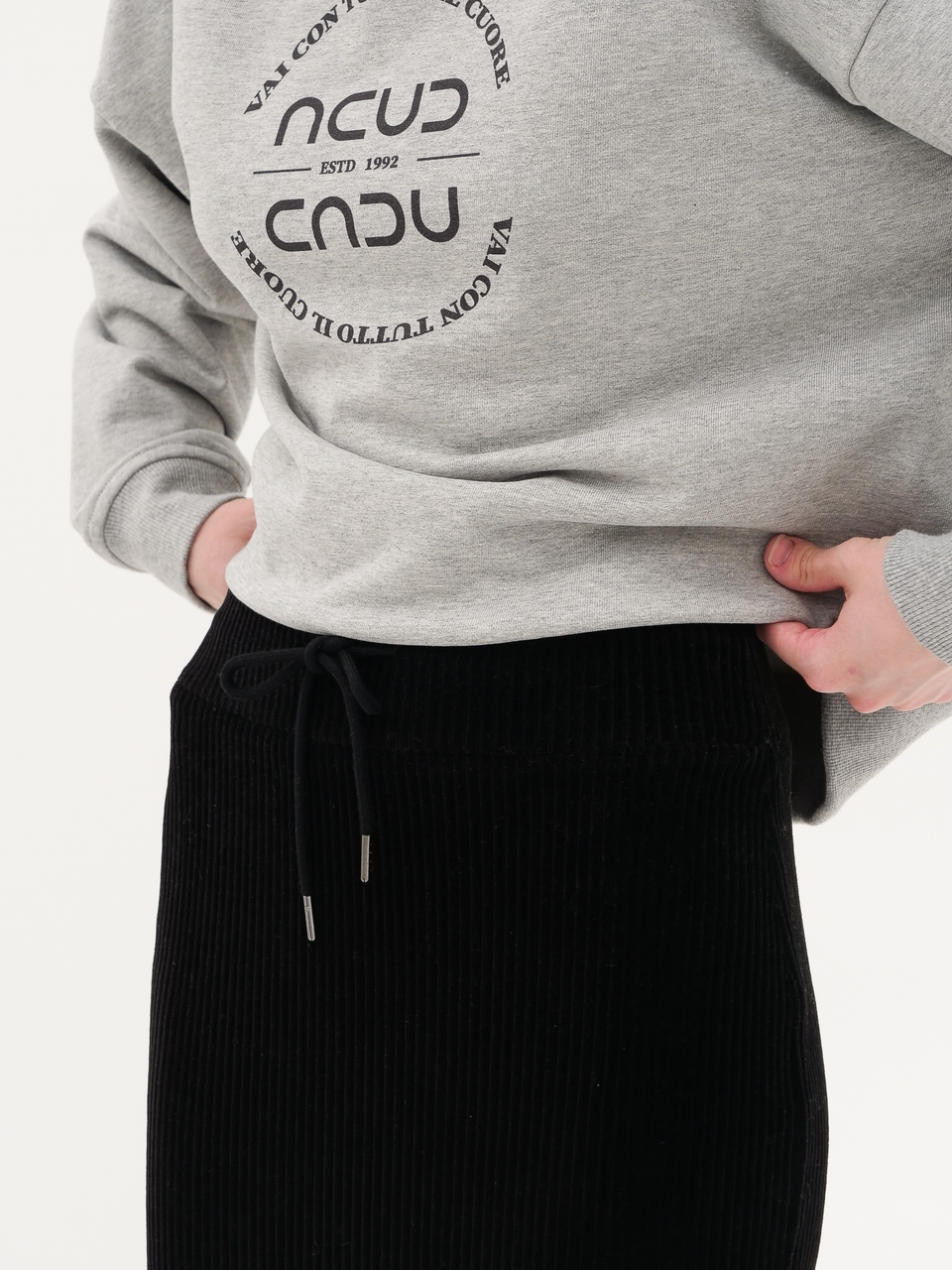 Circle Logo Sweatshirt _Grey