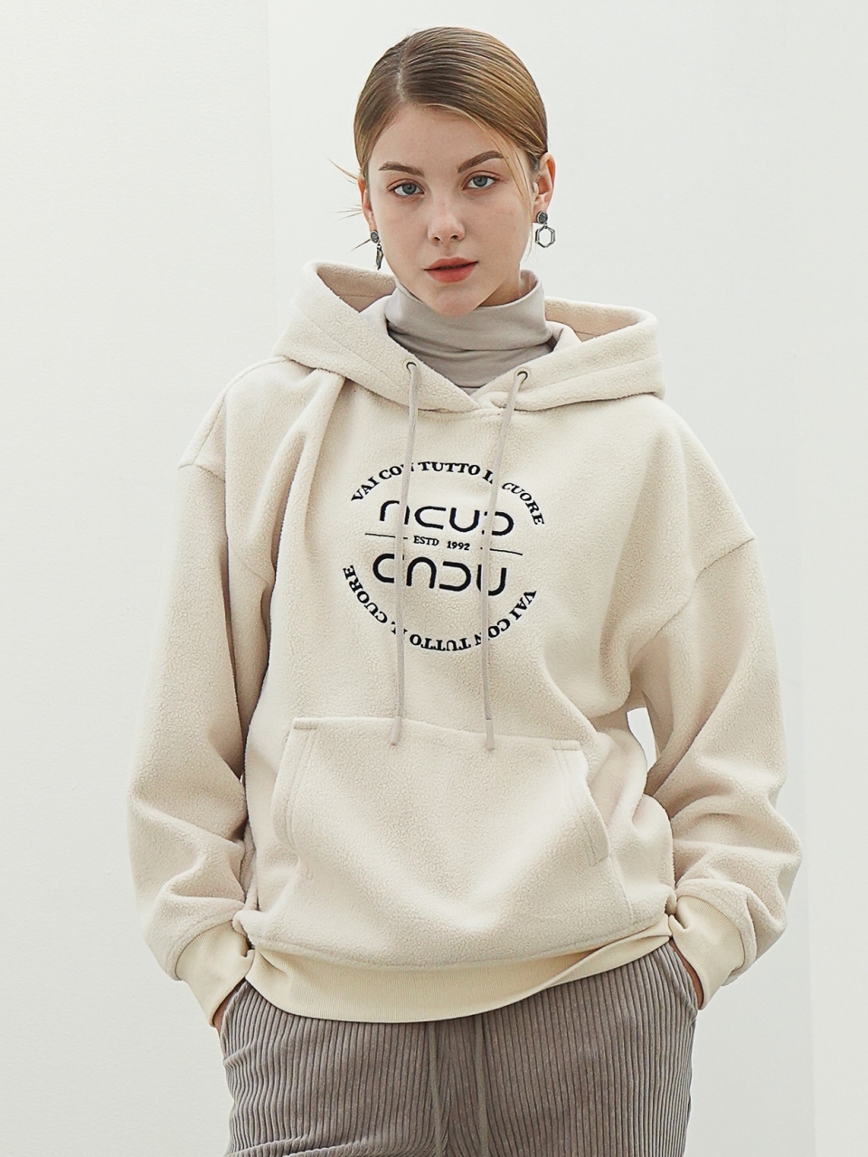 Boucle Logo Hoodie Sweatshirt _Ivory