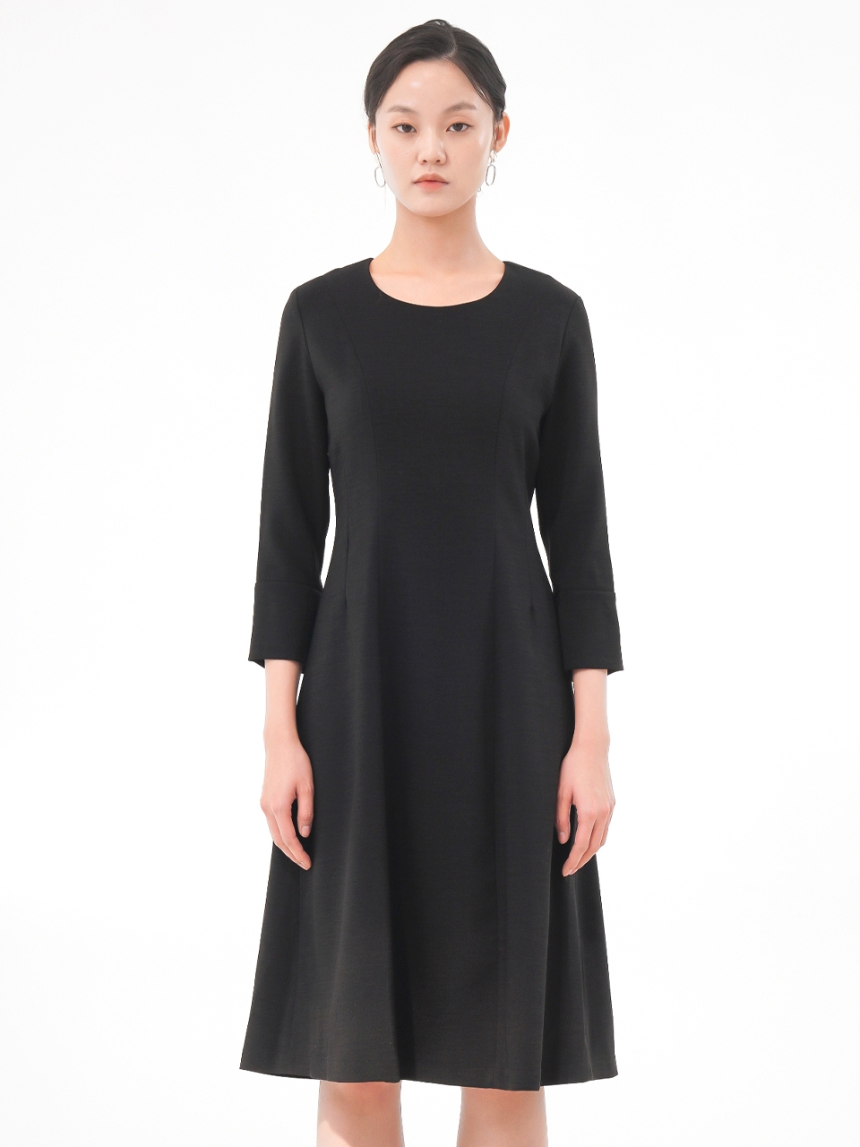 Round Neck Semi Slim Dress _Black