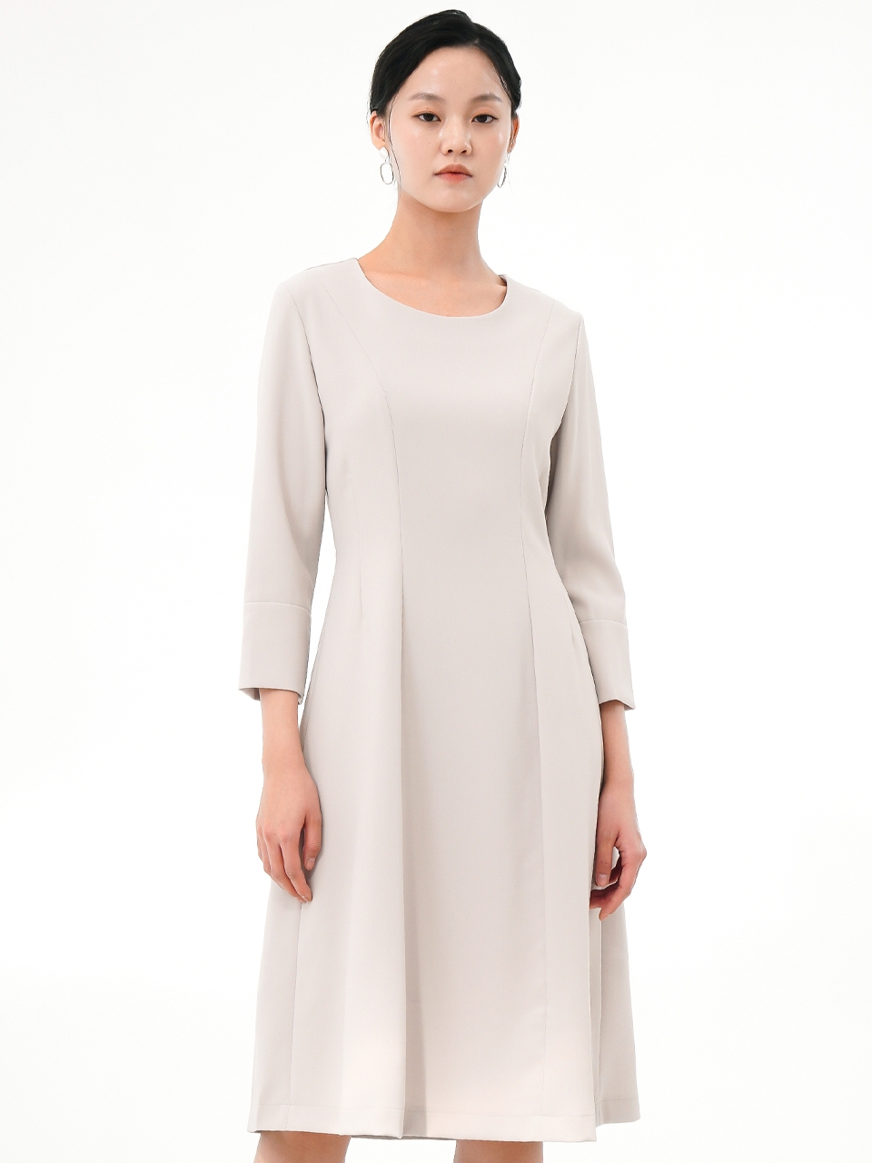 Round Neck Semi Slim Dress _L.Beige