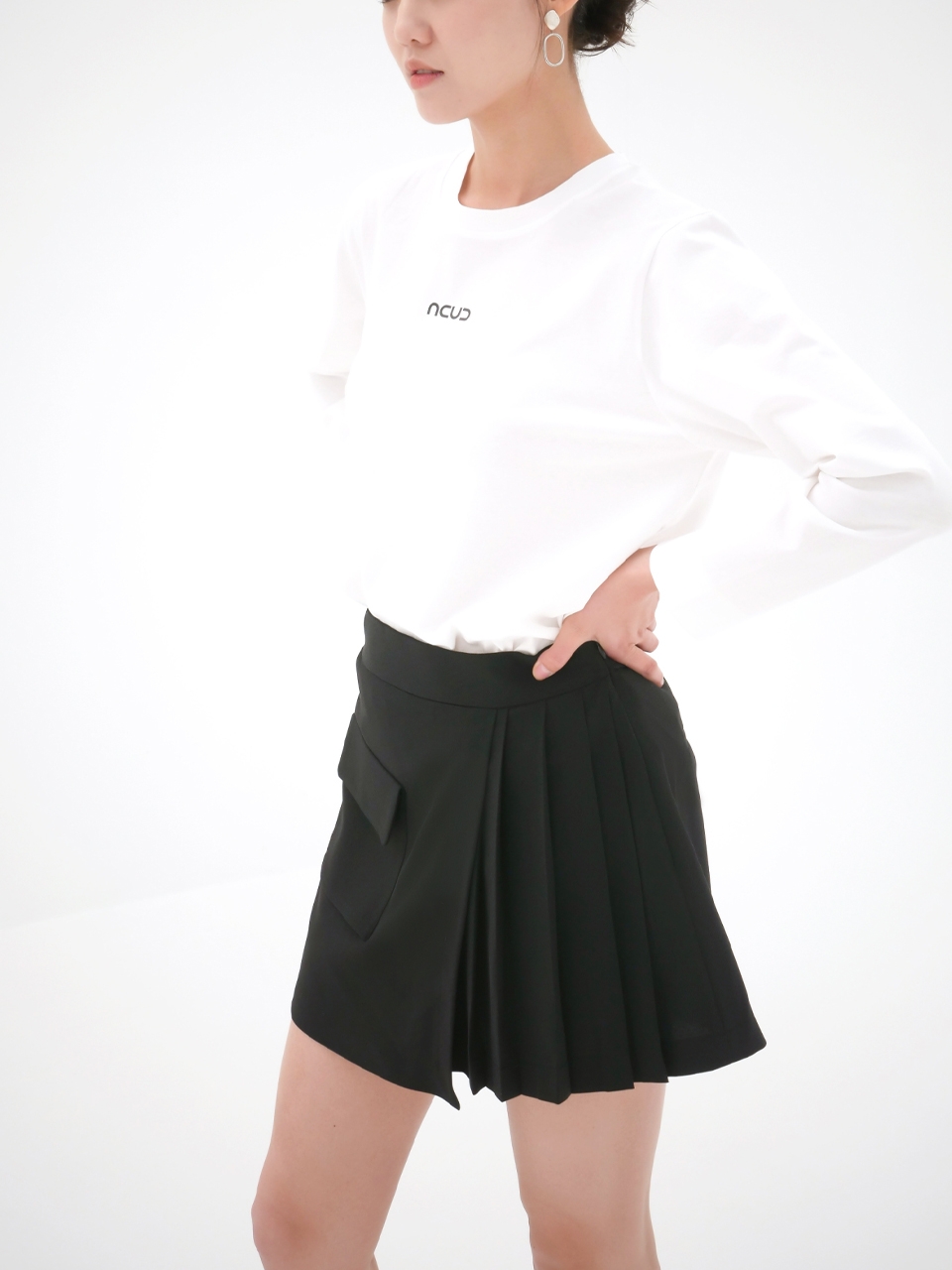 Pleated Detail Short Pants _Black