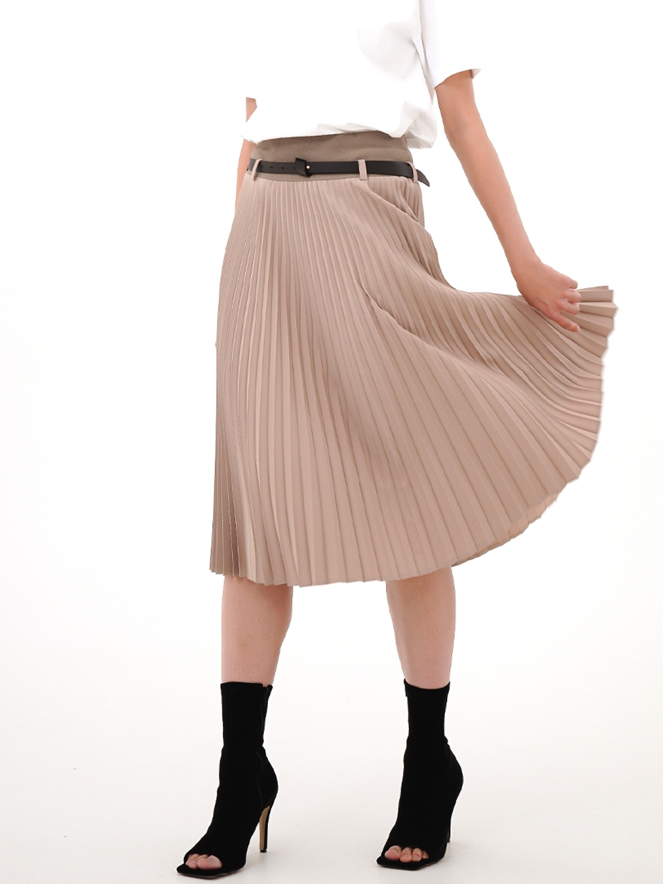 Bending Pleated Skirt _Beige