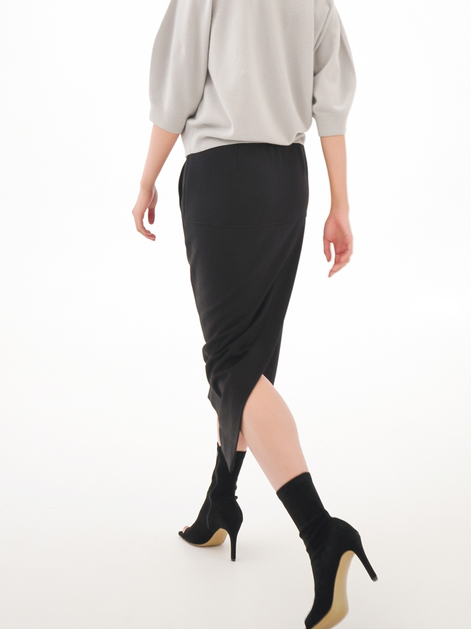 Bending Back Slit Skirt _Black