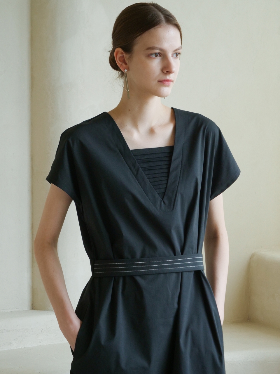 Pintuck Detail V-neck Dress _ Charcoal