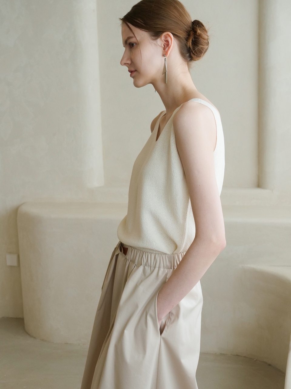 V-neck Sleeveless Knit _ Ivory