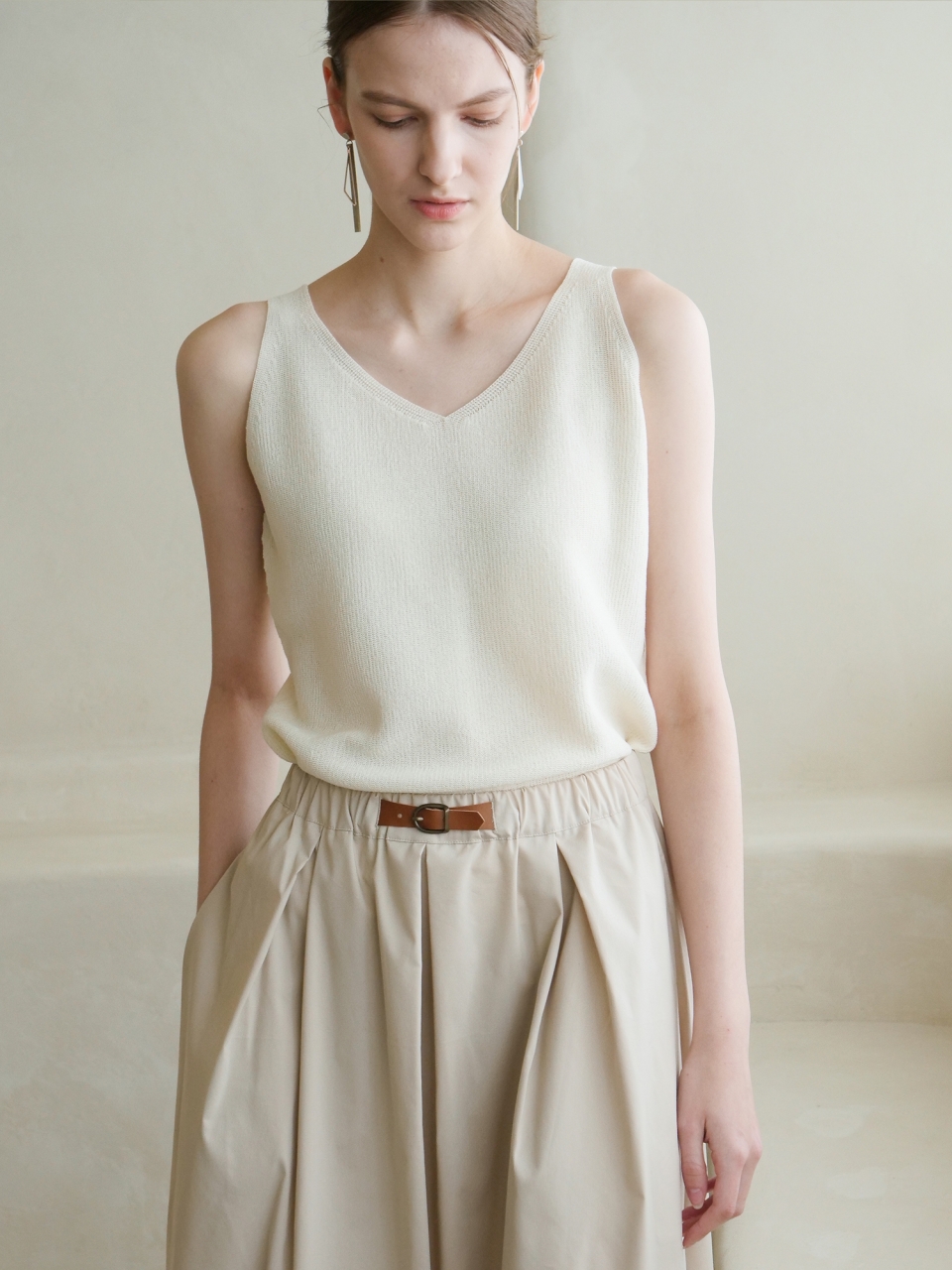 V-neck Sleeveless Knit _ Ivory