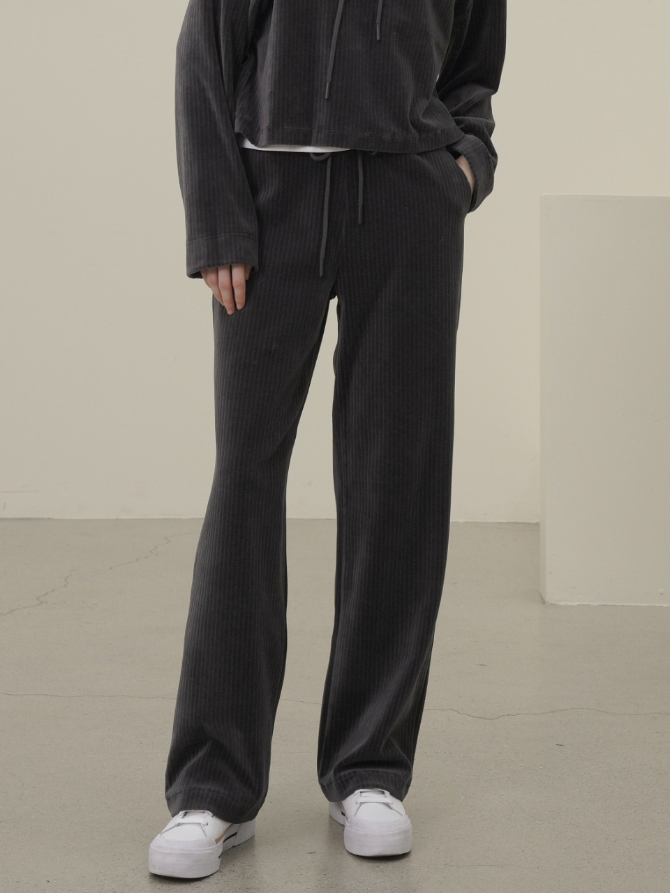 Velour Bending Semi Wide Pants _Charcoal