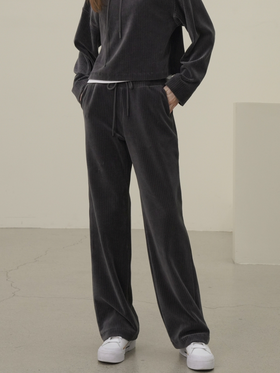 Velour Bending Semi Wide Pants _Charcoal