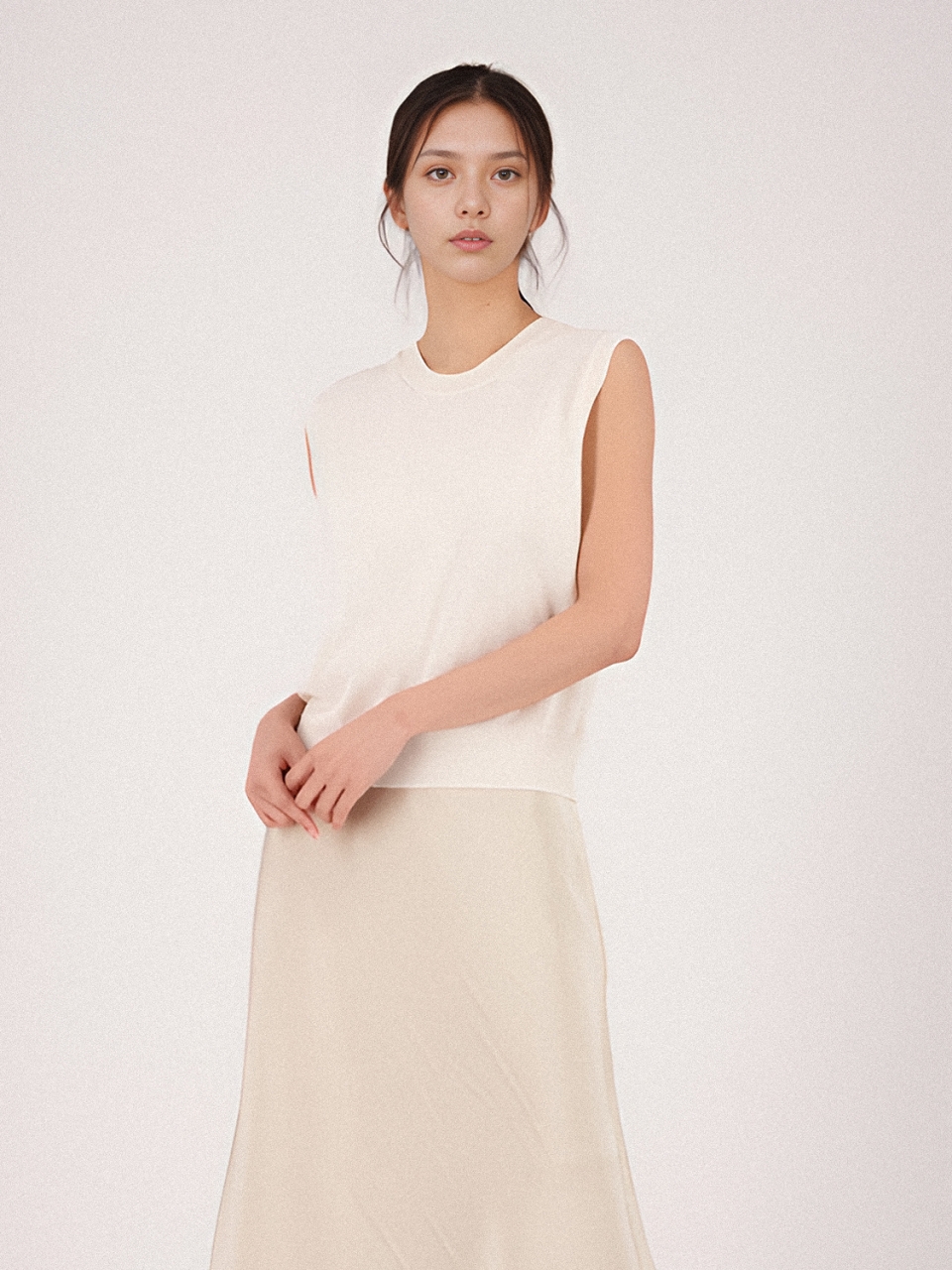Linen Round Neck Sleeveless Knit _Ivory