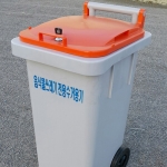 잠금형 음식물 쓰레기통 60리터 (*잠금C형) - PCS 60L / 음식물수거함 / 바퀴 부착 / 자동상차수거용기
