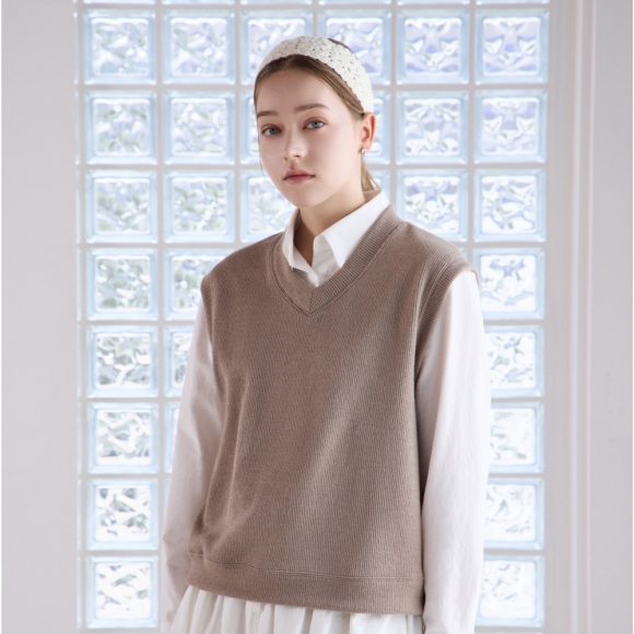 유어즈 어반 브이넥 베스트