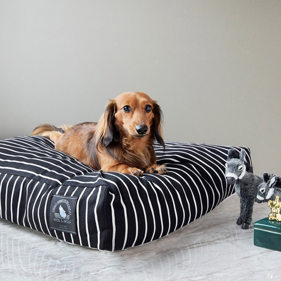 CLASSIC BLACK STRIPE BED