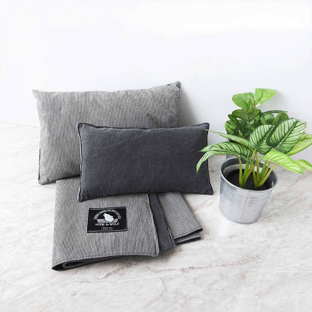 BLACK STRIPE BLANKET & PILLOW