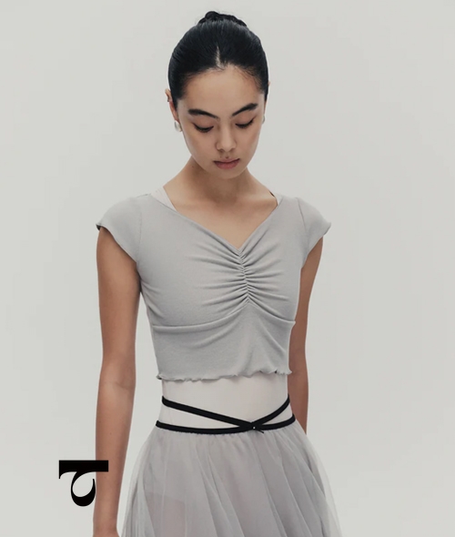 Typha - Contrast-Colour Pintuck Knit Short-Sleeved Top