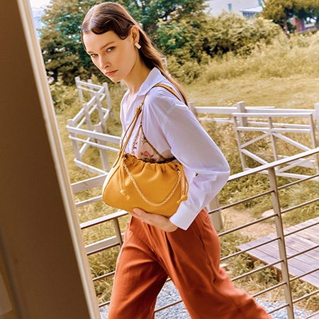 Balloon Suede Shoulder Bag (Rattan Mustard)