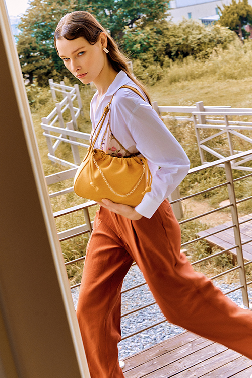 Balloon Suede Shoulder Bag (Rattan Mustard)