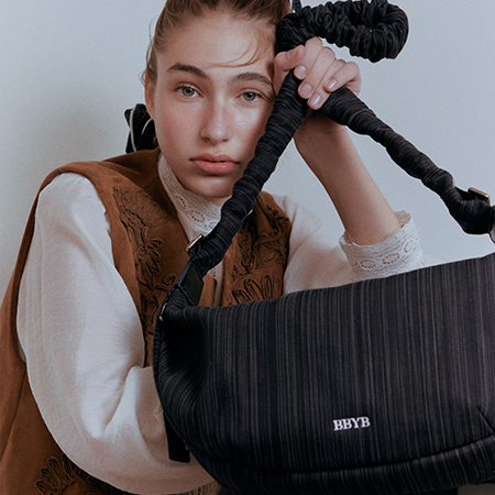 Noi Ruffle Large Shoulder Bag (Black)