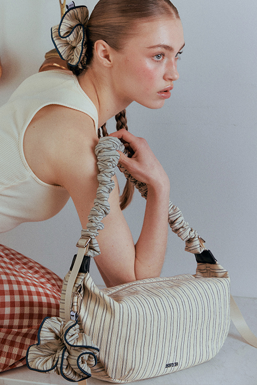 Noi Ruffle Large Shoulder Bag (Ivory)
