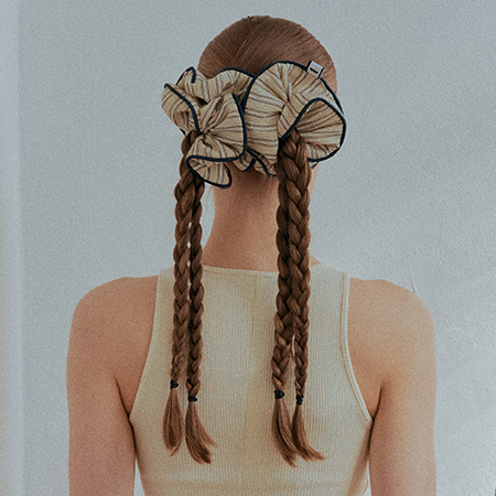 Noi Seersucker Scrunchie (Ivory)